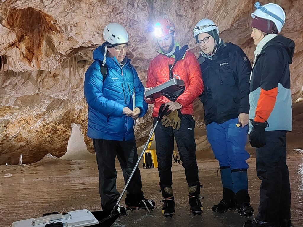 Merania v Dobšinskej ľadovej jaskyni